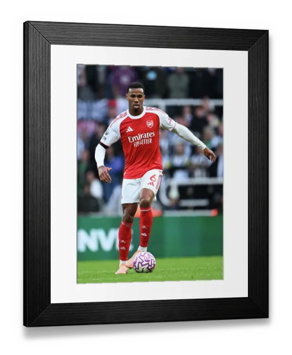 Framed Print : Newcastle United v Arsenal - Premier League