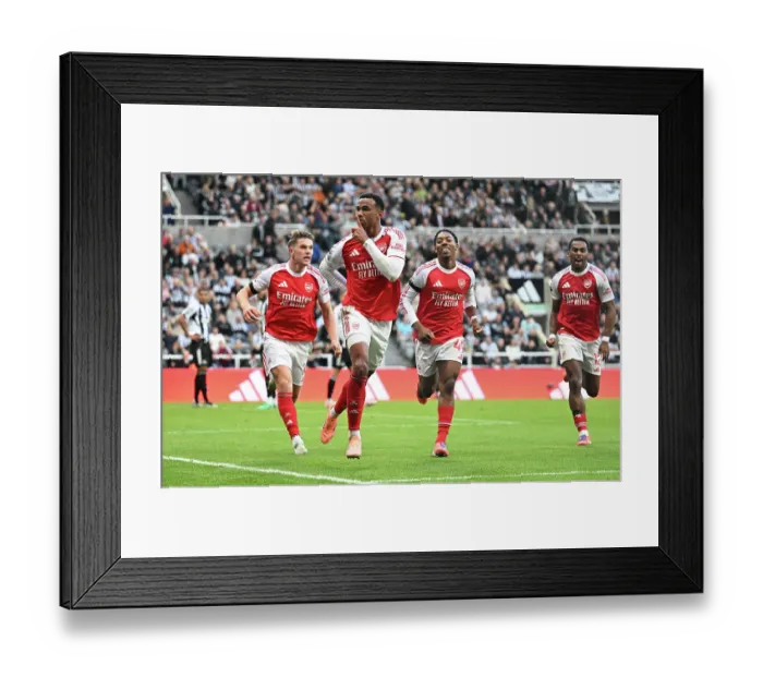 Framed Print : Newcastle United v Arsenal - Premier League