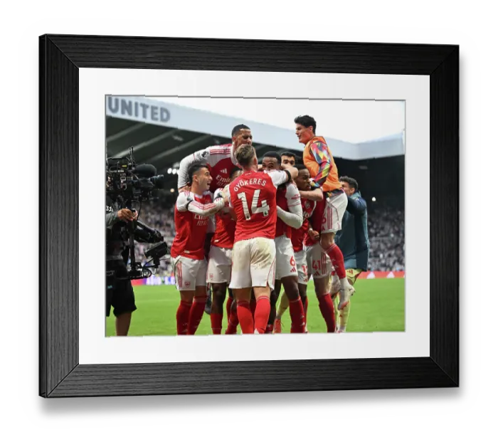 Framed Print : Newcastle United v Arsenal - Premier League