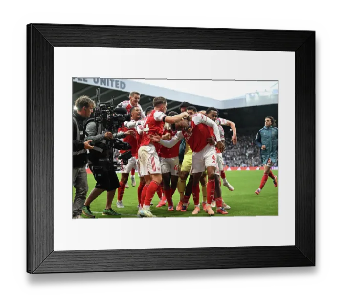 Framed Print : Newcastle United v Arsenal - Premier League