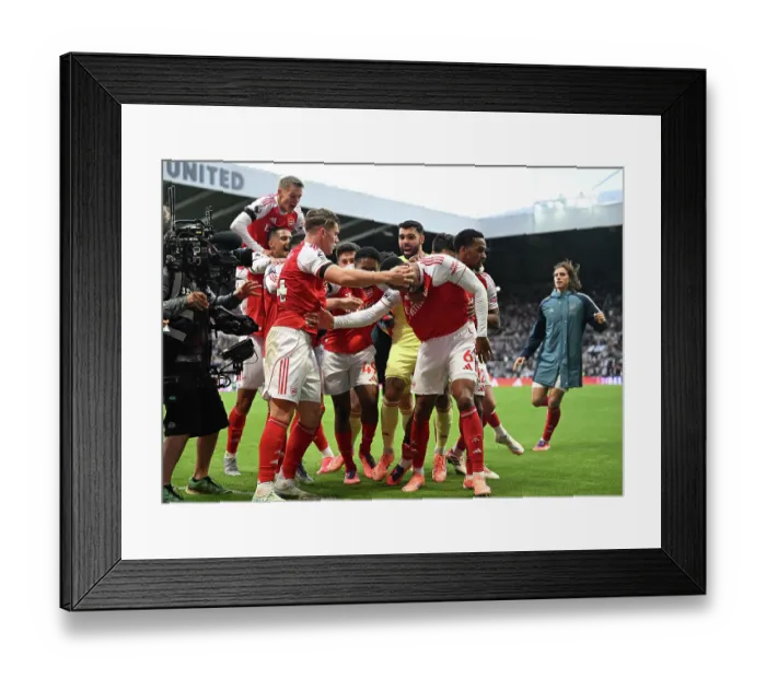 Framed Print : Newcastle United v Arsenal - Premier League