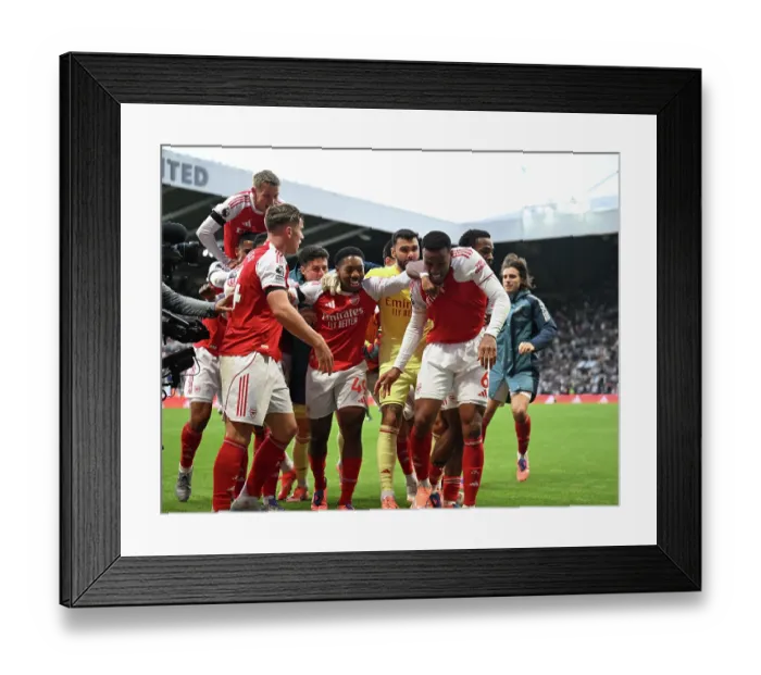 Framed Print : Newcastle United v Arsenal - Premier League