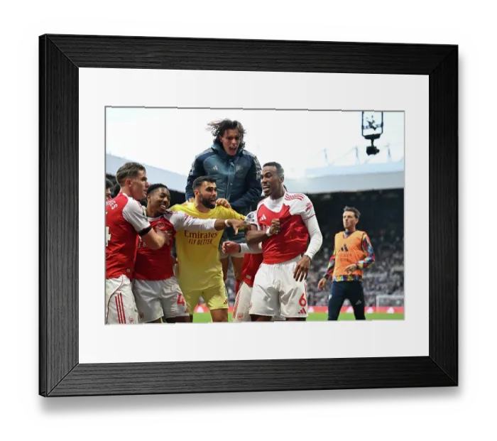 Framed Print : Newcastle United v Arsenal - Premier League