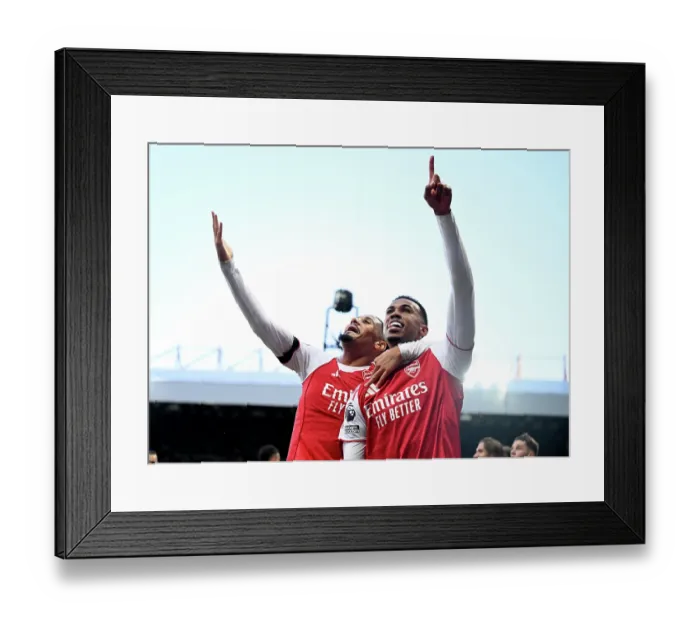 Framed Print : Newcastle United v Arsenal - Premier League