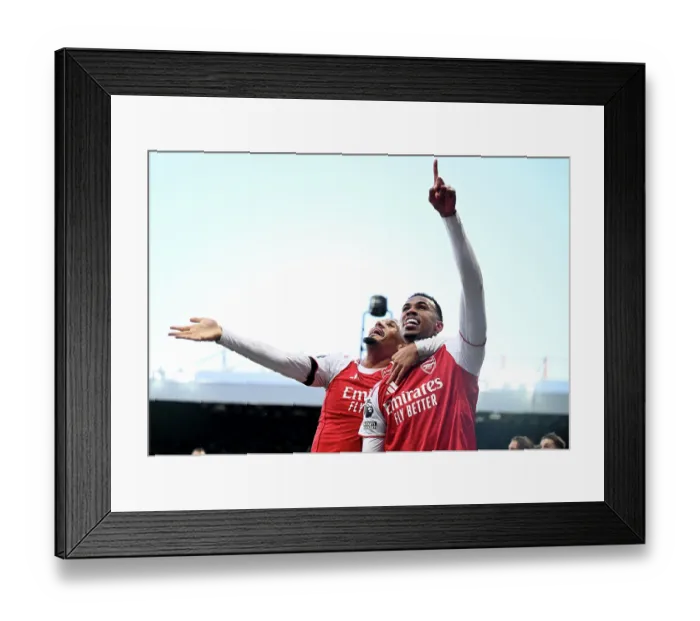 Framed Print : Newcastle United v Arsenal - Premier League