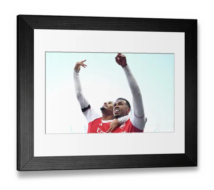 Framed Print : Newcastle United v Arsenal - Premier League