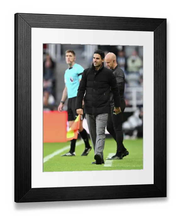 Framed Print : Newcastle United v Arsenal - Premier League