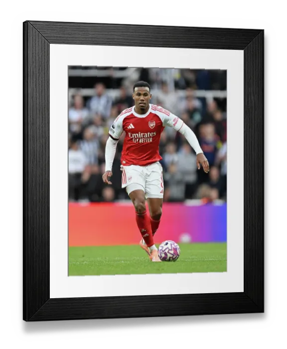 Framed Print : Newcastle United v Arsenal - Premier League