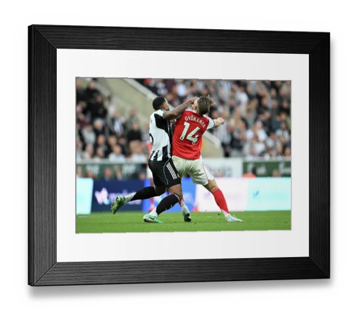 Framed Print : Newcastle United v Arsenal - Premier League Framed Print : Newcastle United v Arsenal - Premier League