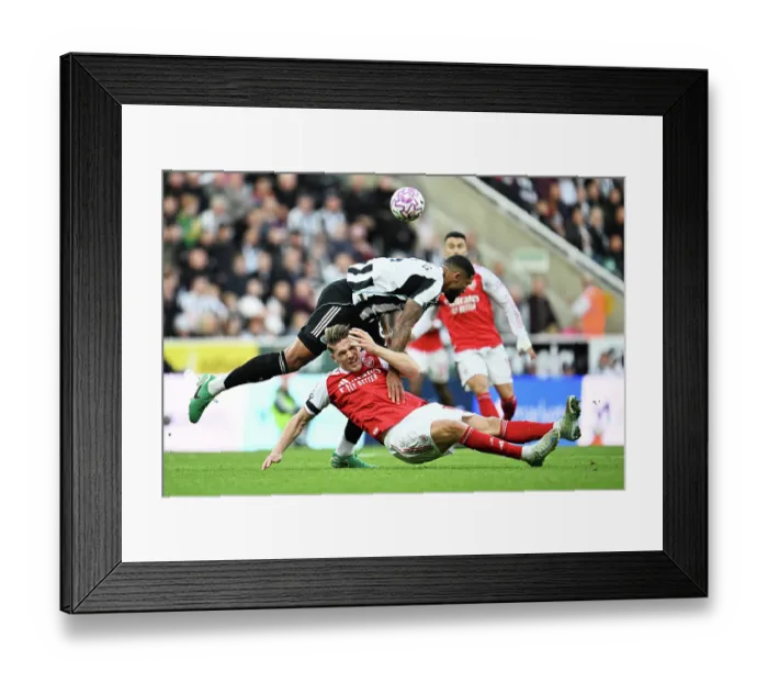Framed Print : Newcastle United v Arsenal - Premier League Framed Print : Newcastle United v Arsenal - Premier League