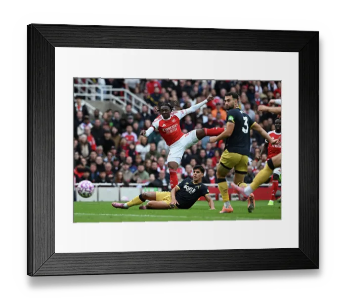 Framed Print : Arsenal v West Ham United - Premier League Framed Print : Arsenal v West Ham United - Premier League