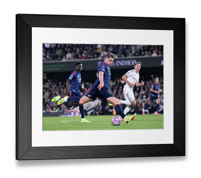 Framed Print : Fulham v Arsenal - Premier League