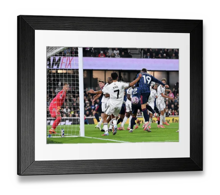 Framed Print : Fulham v Arsenal - Premier League Framed Print : Fulham v Arsenal - Premier League