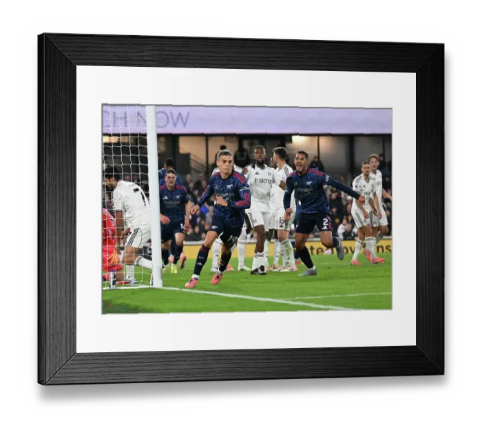 Framed Print : Fulham v Arsenal - Premier League Framed Print : Fulham v Arsenal - Premier League