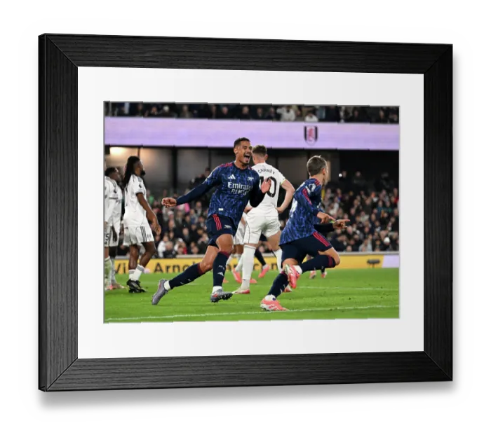 Framed Print : Fulham v Arsenal - Premier League Framed Print : Fulham v Arsenal - Premier League