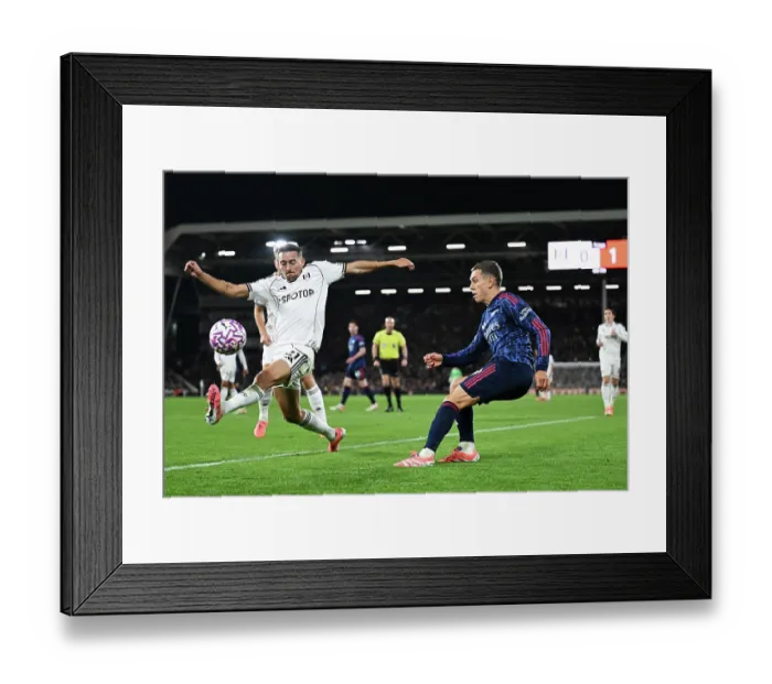 Framed Print : Fulham v Arsenal - Premier League Framed Print : Fulham v Arsenal - Premier League