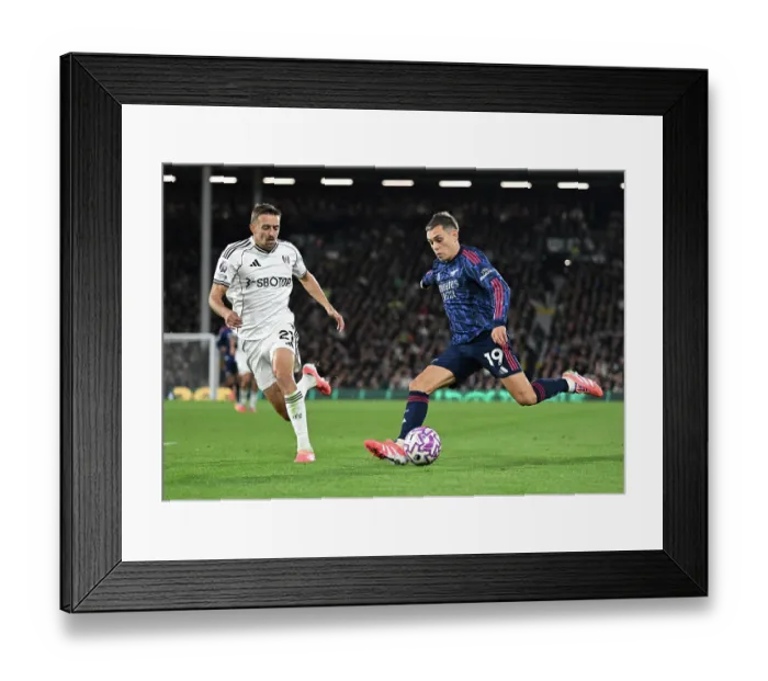 Framed Print : Fulham v Arsenal - Premier League Framed Print : Fulham v Arsenal - Premier League
