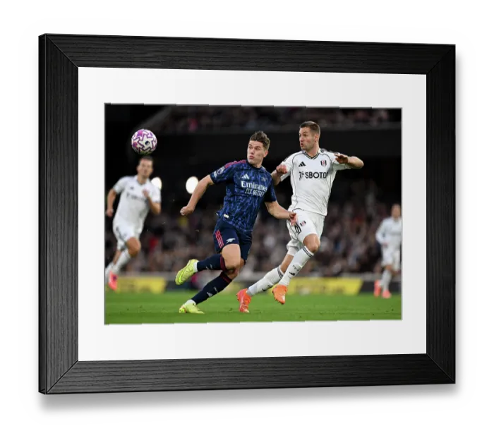 Framed Print : Fulham v Arsenal - Premier League Framed Print : Fulham v Arsenal - Premier League
