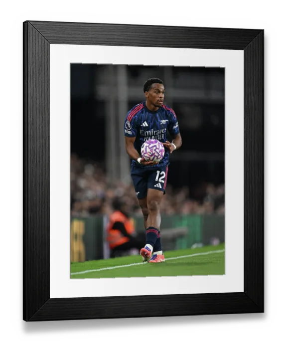 Framed Print : Fulham v Arsenal - Premier League Framed Print : Fulham v Arsenal - Premier League
