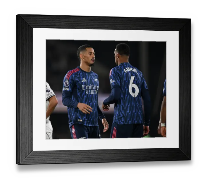 Framed Print : Fulham v Arsenal - Premier League Framed Print : Fulham v Arsenal - Premier League