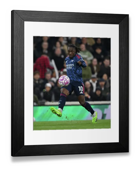 Framed Print : Fulham v Arsenal - Premier League Framed Print : Fulham v Arsenal - Premier League