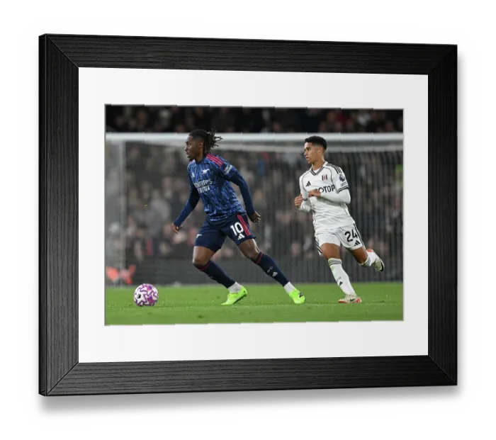 Framed Print : Fulham v Arsenal - Premier League