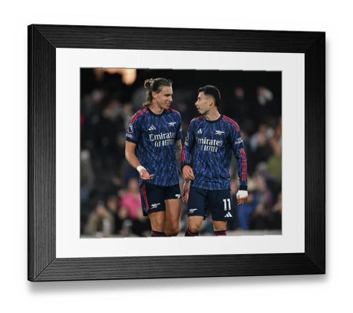 Framed Print : Fulham v Arsenal - Premier League Framed Print : Fulham v Arsenal - Premier League