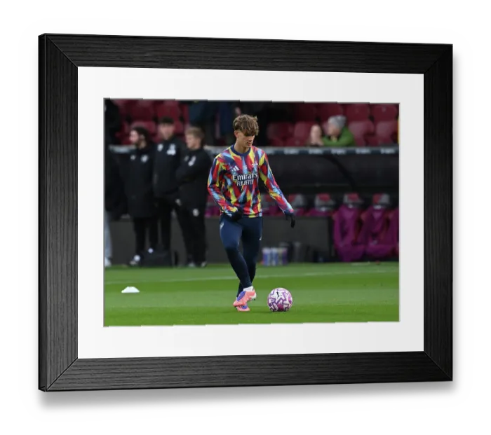 Framed Print : Burnley v Arsenal - Premier League
