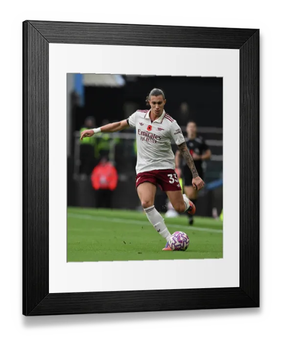 Framed Print : Burnley v Arsenal - Premier League Framed Print : Burnley v Arsenal - Premier League
