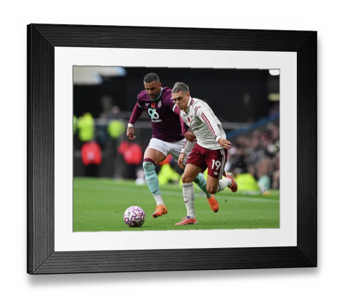 Framed Print : Burnley v Arsenal - Premier League Framed Print : Burnley v Arsenal - Premier League