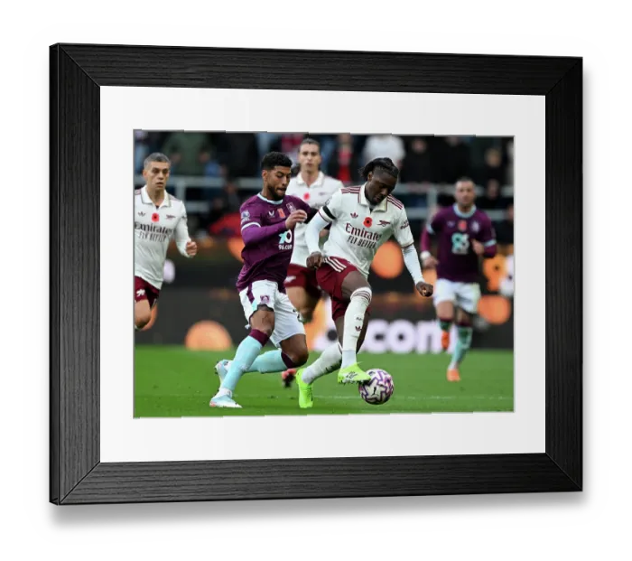 Framed Print : Burnley v Arsenal - Premier League