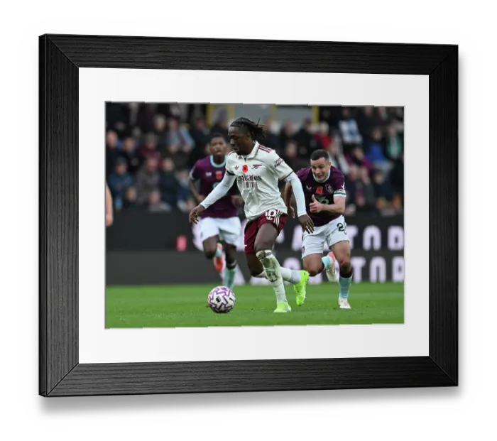 Framed Print : Burnley v Arsenal - Premier League