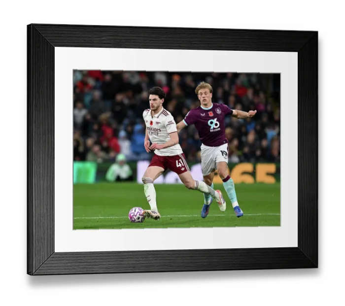 Framed Print : Burnley v Arsenal - Premier League Framed Print : Burnley v Arsenal - Premier League