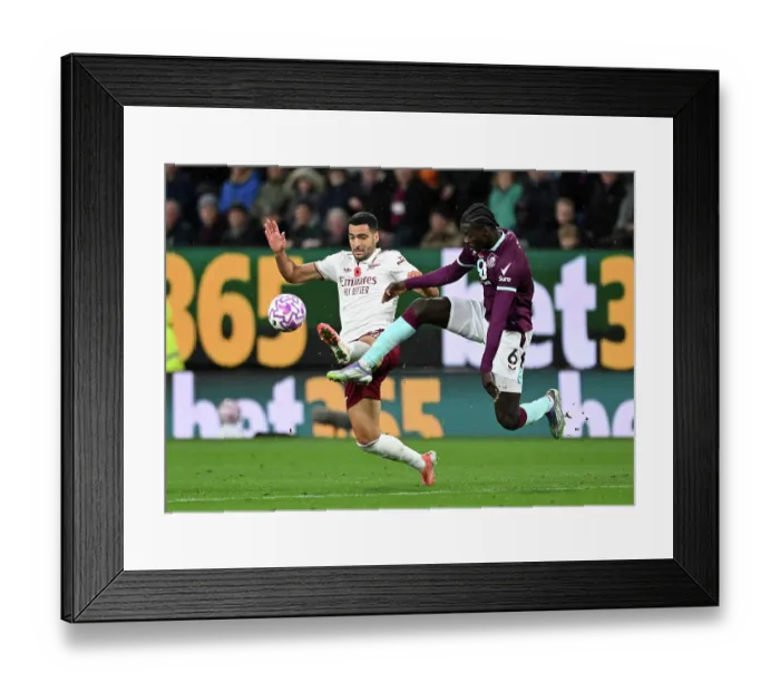 Framed Print : Burnley v Arsenal - Premier League