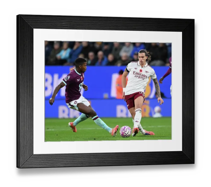 Framed Print : Burnley v Arsenal - Premier League