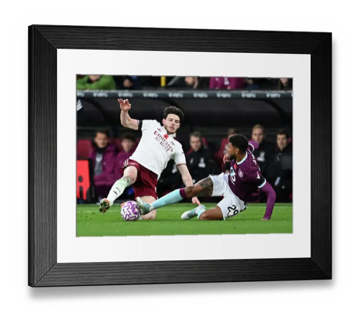 Framed Print : Burnley v Arsenal - Premier League Framed Print : Burnley v Arsenal - Premier League