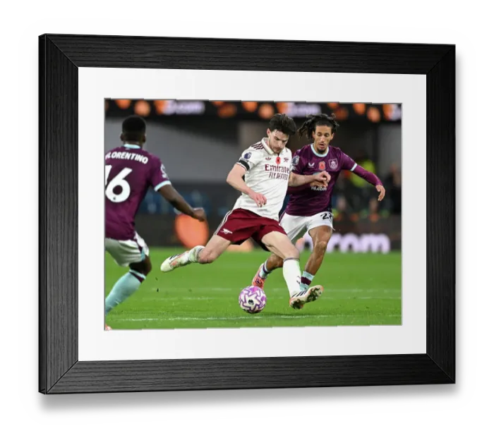 Framed Print : Burnley v Arsenal - Premier League Framed Print : Burnley v Arsenal - Premier League