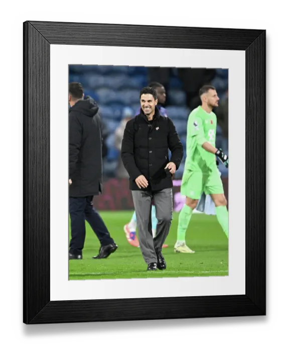 Framed Print : Burnley v Arsenal - Premier League Framed Print : Burnley v Arsenal - Premier League
