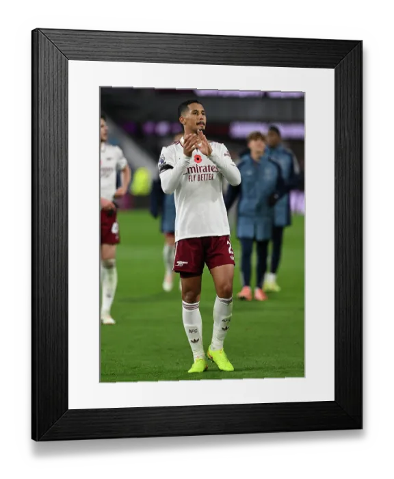 Framed Print : Burnley v Arsenal - Premier League