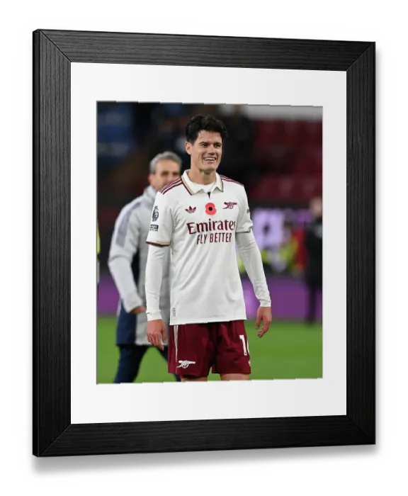 Framed Print : Burnley v Arsenal - Premier League