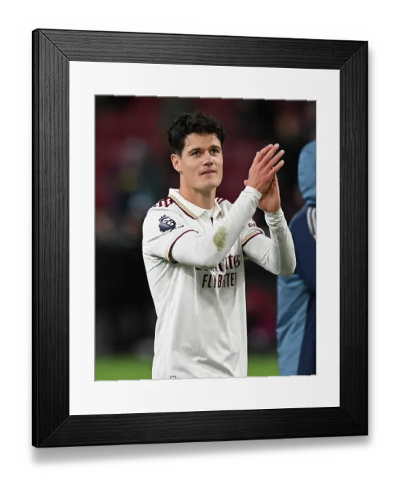 Framed Print : Burnley v Arsenal - Premier League