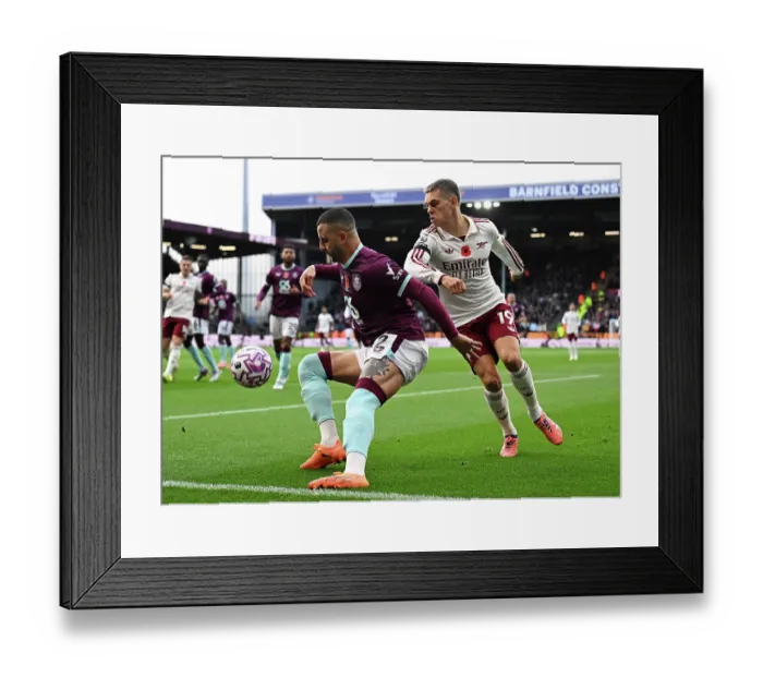 Framed Print : Burnley v Arsenal - Premier League