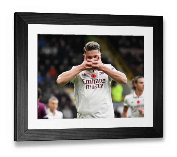Framed Print : Burnley v Arsenal - Premier League