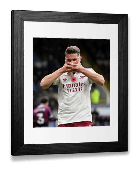 Framed Print : Burnley v Arsenal - Premier League