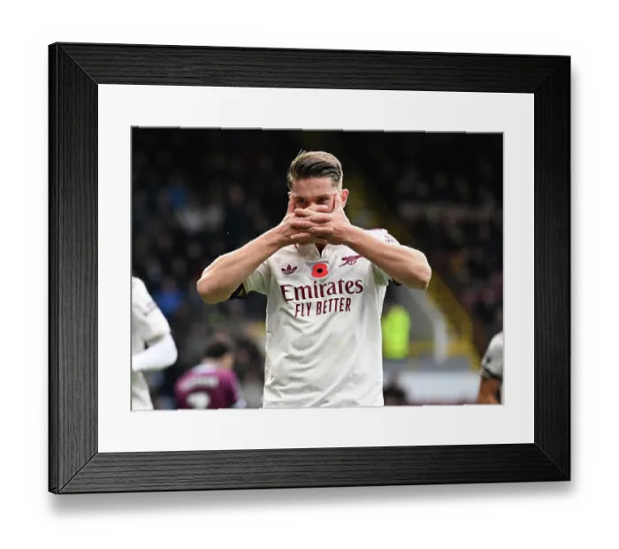 Framed Print : Burnley v Arsenal - Premier League