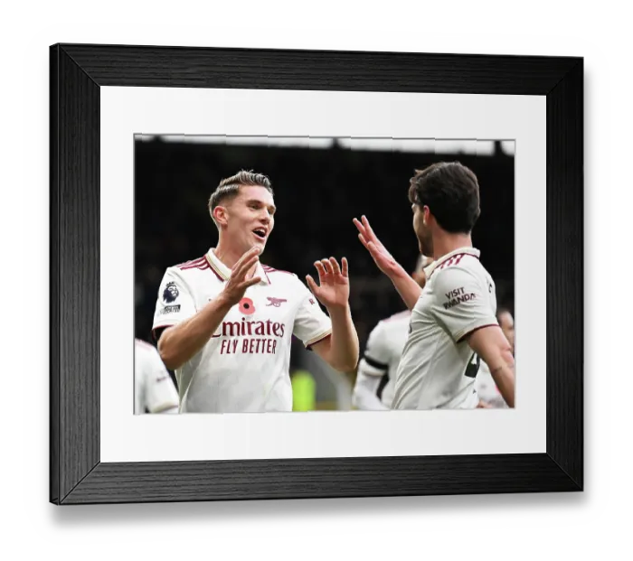 Framed Print : Burnley v Arsenal - Premier League Framed Print : Burnley v Arsenal - Premier League