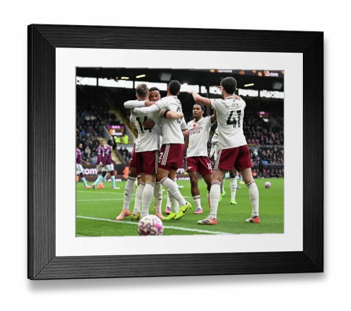 Framed Print : Burnley v Arsenal - Premier League Framed Print : Burnley v Arsenal - Premier League