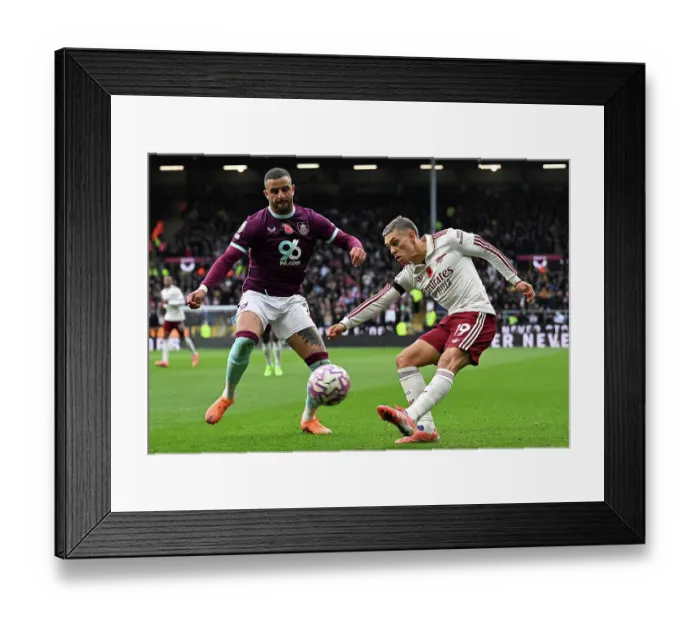 Framed Print : Burnley v Arsenal - Premier League Framed Print : Burnley v Arsenal - Premier League