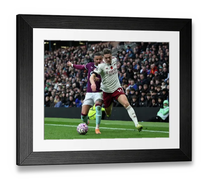 Framed Print : Burnley v Arsenal - Premier League Framed Print : Burnley v Arsenal - Premier League