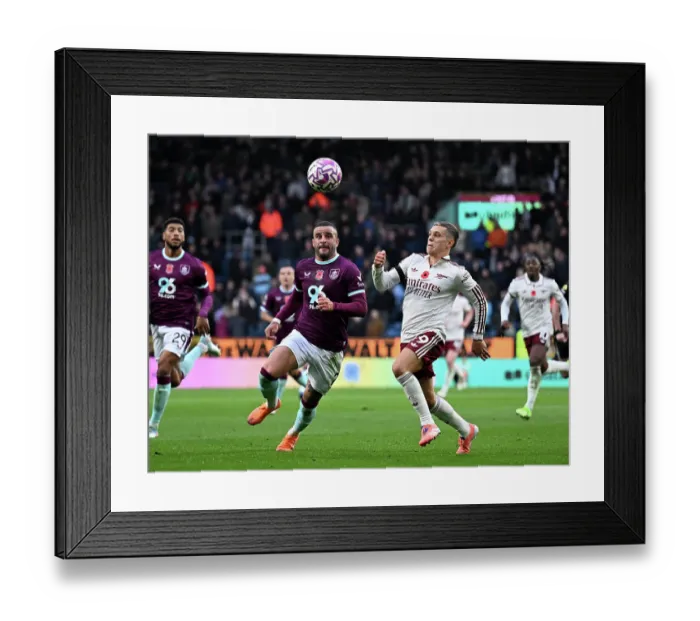 Framed Print : Burnley v Arsenal - Premier League
